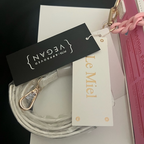 BNWT Sweetheart Vegan White and Pink Shoulder Bag - Picture 8 of 9
